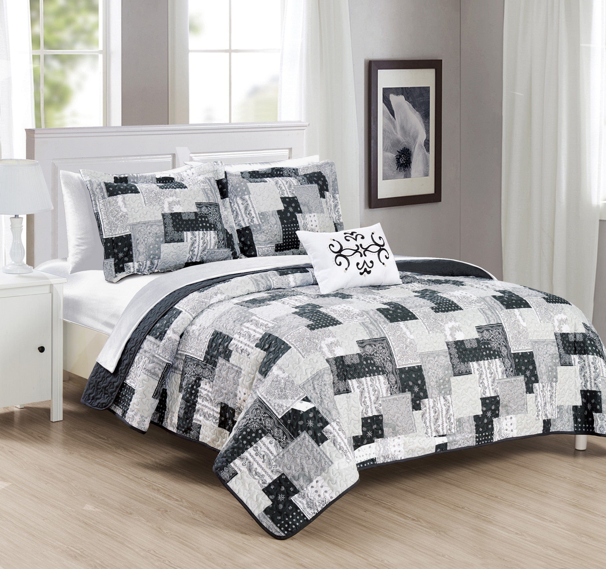 Eliana 4 Piece Patchwork Boho Quilt Set