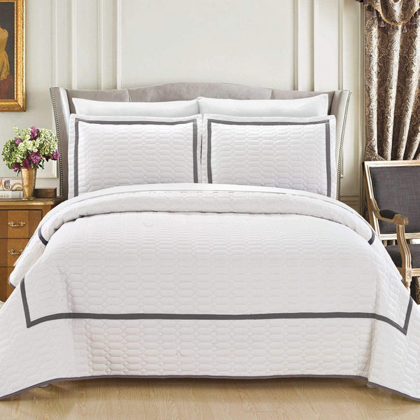 Chic Home Birmingham 3 Piece Hotel Quilt Set White