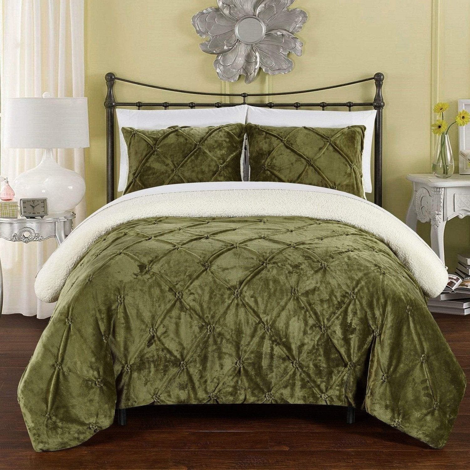 3 deals pc DKNY Green Sherpa comforter set !